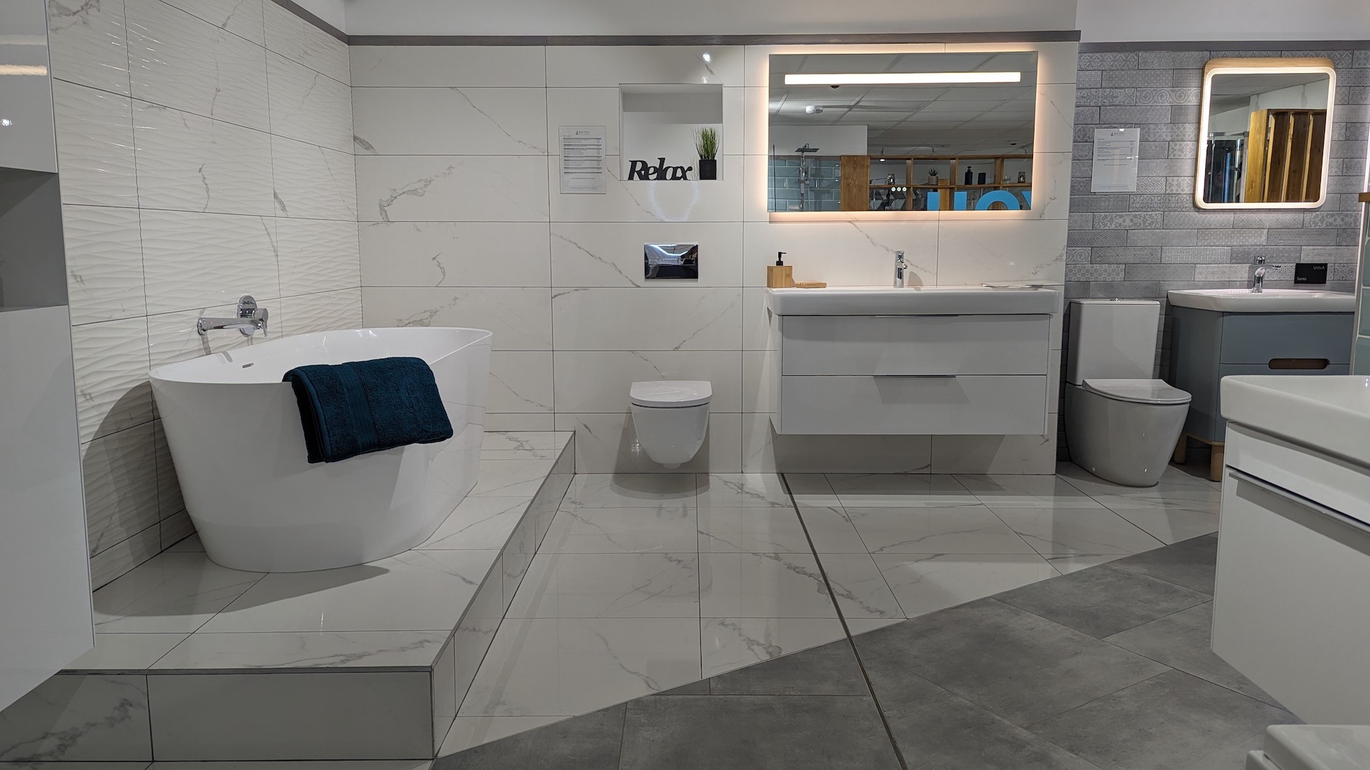 display_images/Laufen-freestanding-modern-bath.jpg