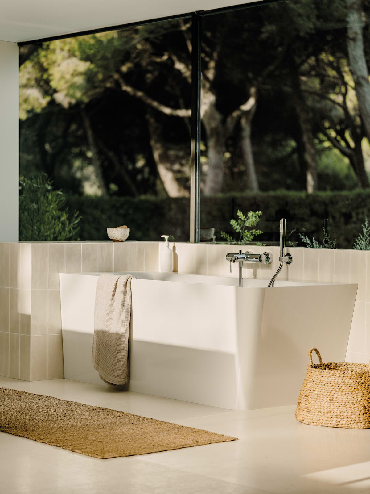 <p><b>NATURAL ELEMENTS</b><p/>
<p>Bringing the outside in has long been an interior design trend so the bathroom is a perfect place to do this. Using natural materials and organic features helps to create a sense of calm and relaxation. If you budget can’t stretch to a wooden or copper bathtub use plants and bamboo accessories.

</p>