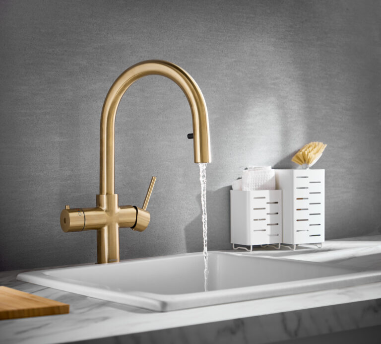 Bayou KoGE 4-in-1 Swan Pull Out Spout Hot Water Tap - Brushed Brass 5